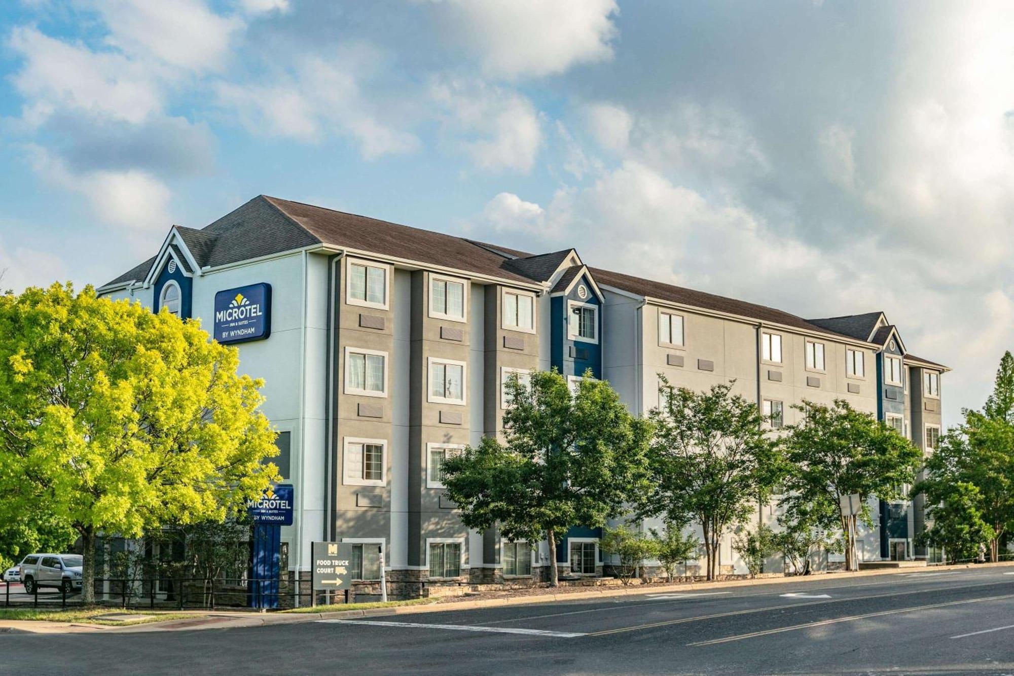 Microtel Inn & Suites By Wyndham Austin Airport Εξωτερικό φωτογραφία