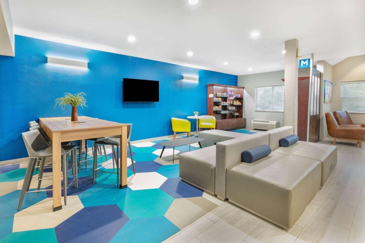 Microtel Inn & Suites By Wyndham Austin Airport Εξωτερικό φωτογραφία