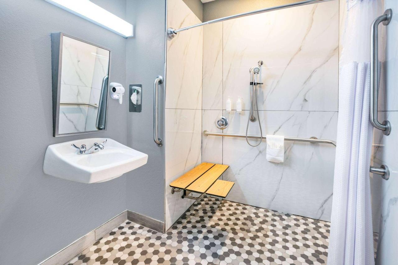 Microtel Inn & Suites By Wyndham Austin Airport Εξωτερικό φωτογραφία