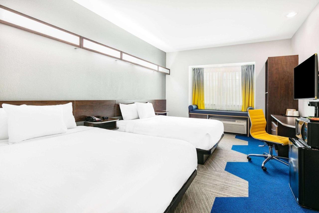 Microtel Inn & Suites By Wyndham Austin Airport Εξωτερικό φωτογραφία