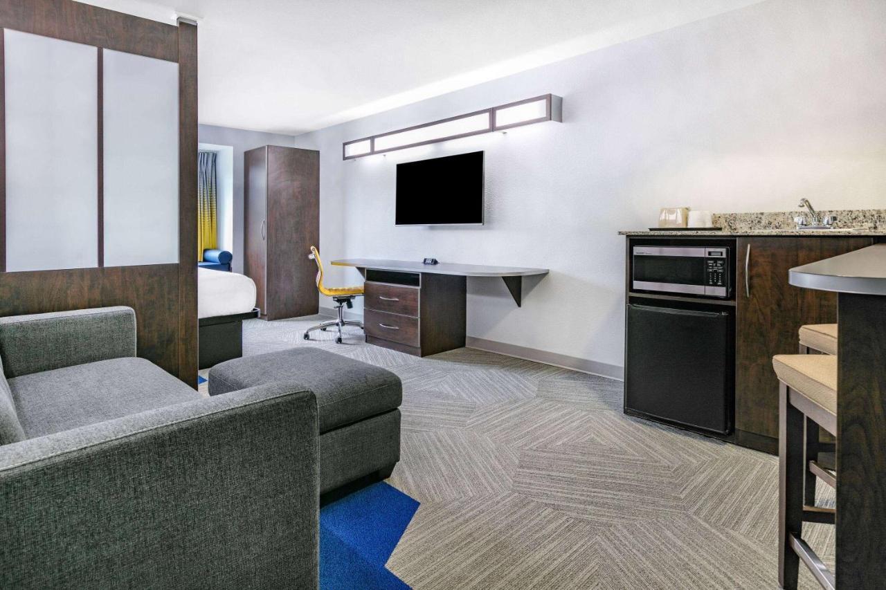 Microtel Inn & Suites By Wyndham Austin Airport Εξωτερικό φωτογραφία