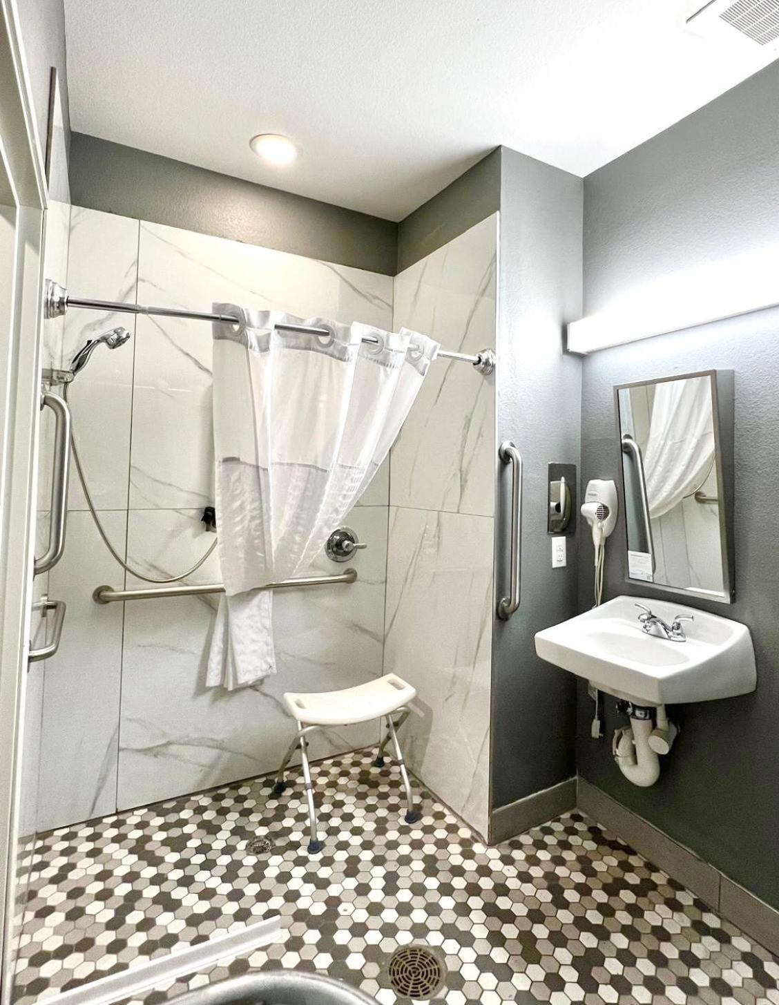 Microtel Inn & Suites By Wyndham Austin Airport Εξωτερικό φωτογραφία