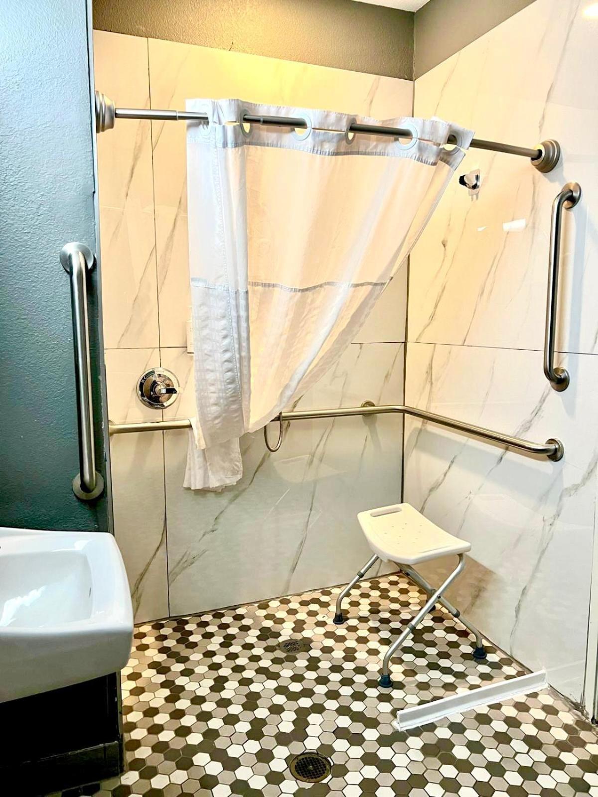Microtel Inn & Suites By Wyndham Austin Airport Εξωτερικό φωτογραφία